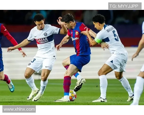 足球欧冠联赛进入淘汰赛阶段，巴黎圣日耳曼首回合3-1逆转曼联